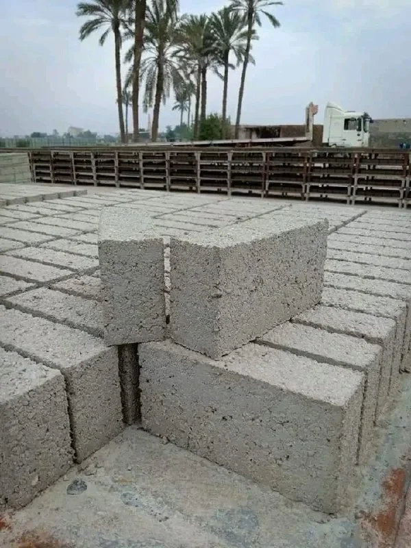 الطوب الإسمنتي المفرغ